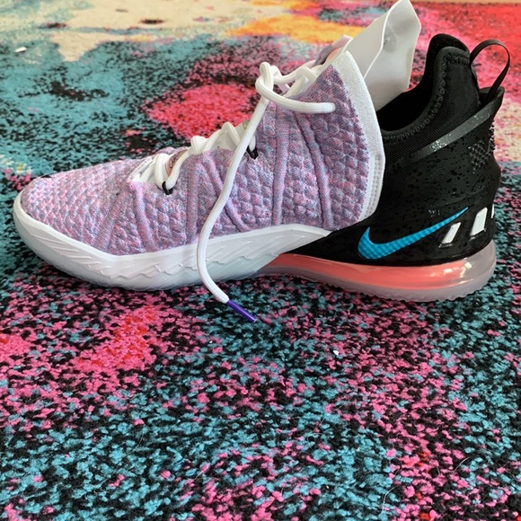 Lebron XVIII graffiti purple - Picture 2 of 3